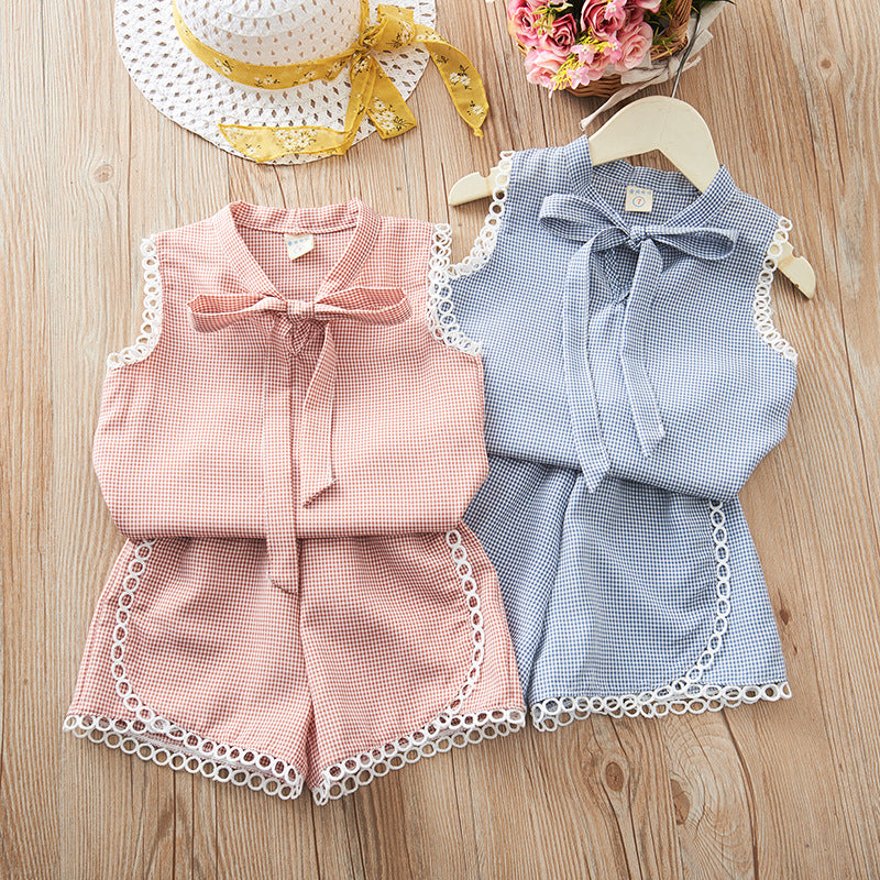 Conjunto infantil de verano con lazo.
