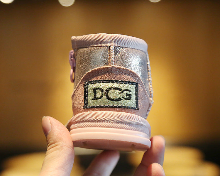 Bota infantil con lazo brillante