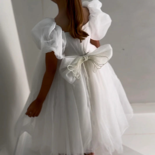 Vestido Infantil Blanco con Volantes y Perlas