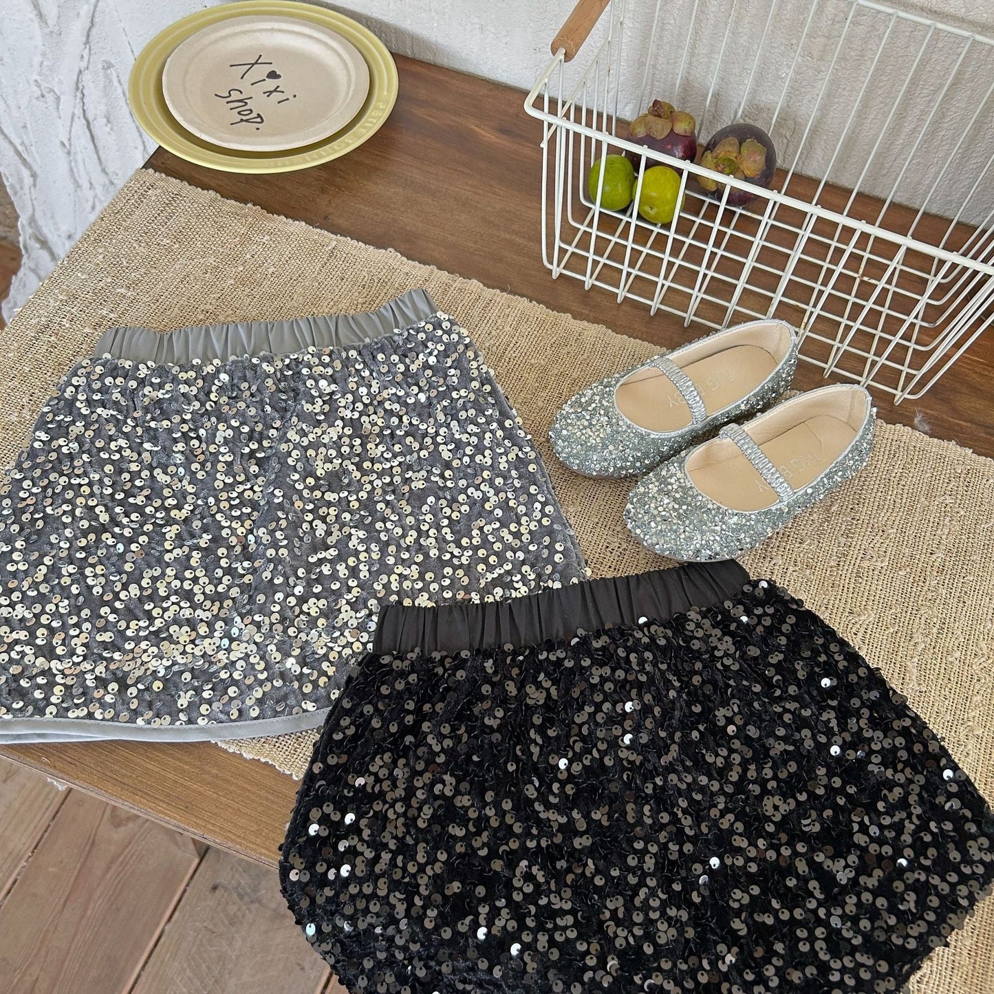 Falda infantil de lentejuelas brillantes