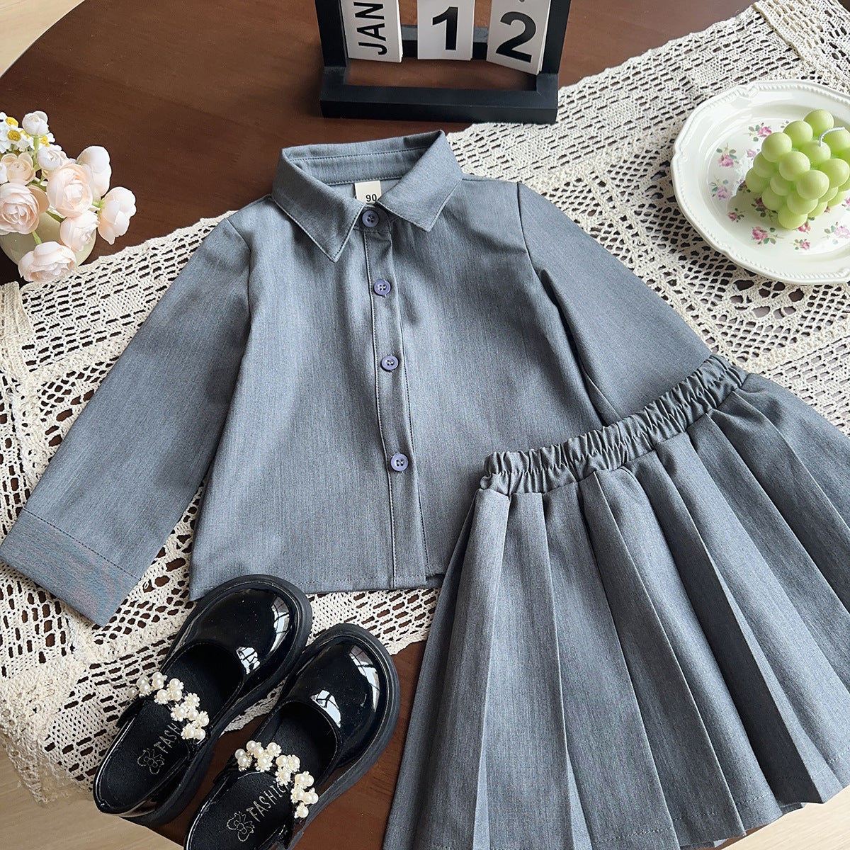 Conjunto de Niña con Flores en Color Gris