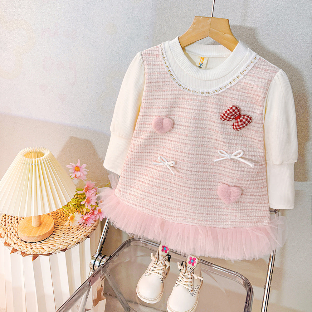 Vestido infantil con corazones y lazos