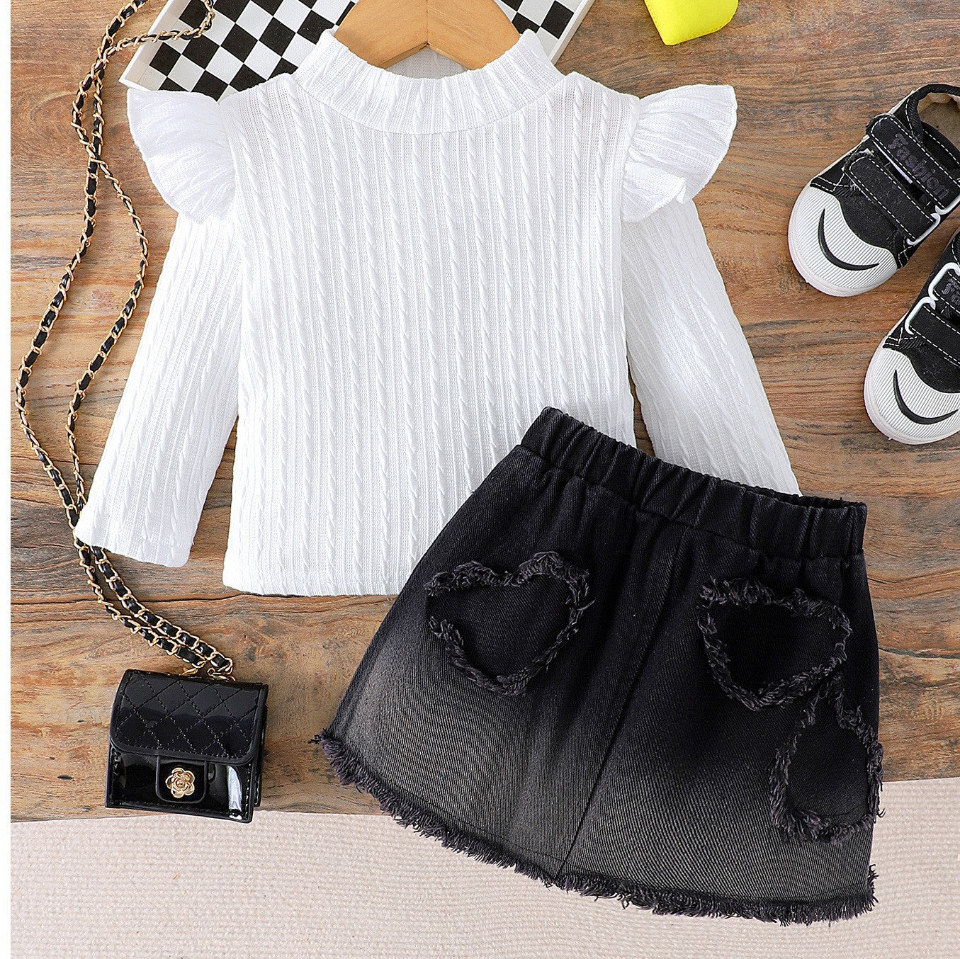 Conjunto de niña blanco y vaqueros