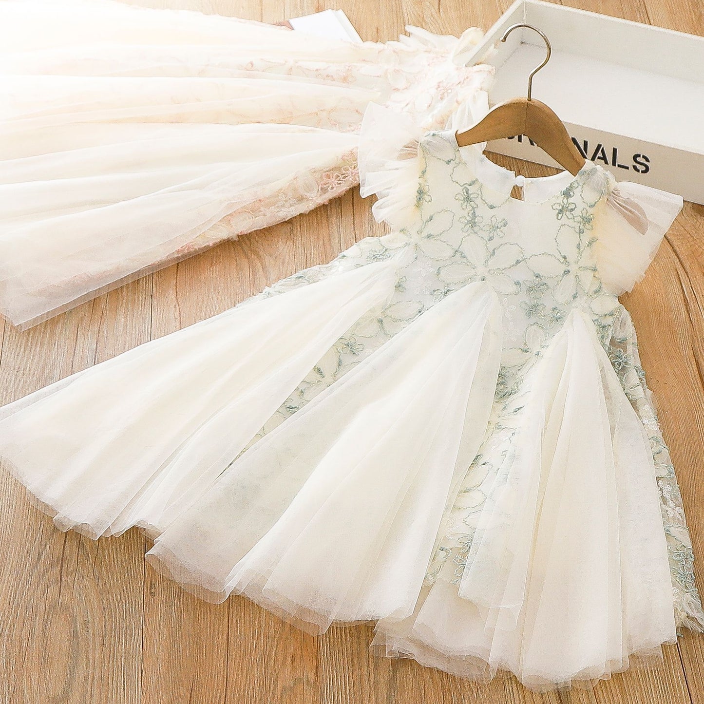 Vestido de tul floral para niña