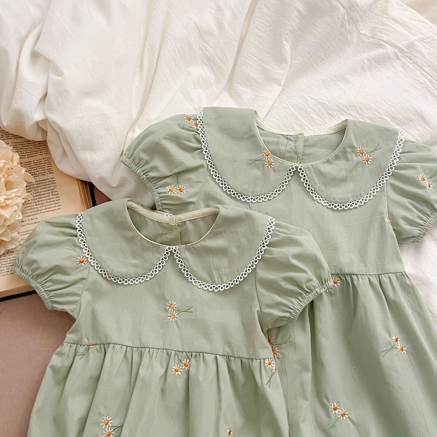 Body/Vestido Infantil con Cuello de Flores