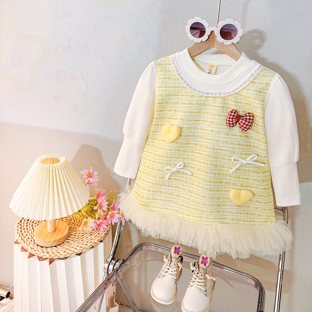 Vestido infantil con corazones y lazos