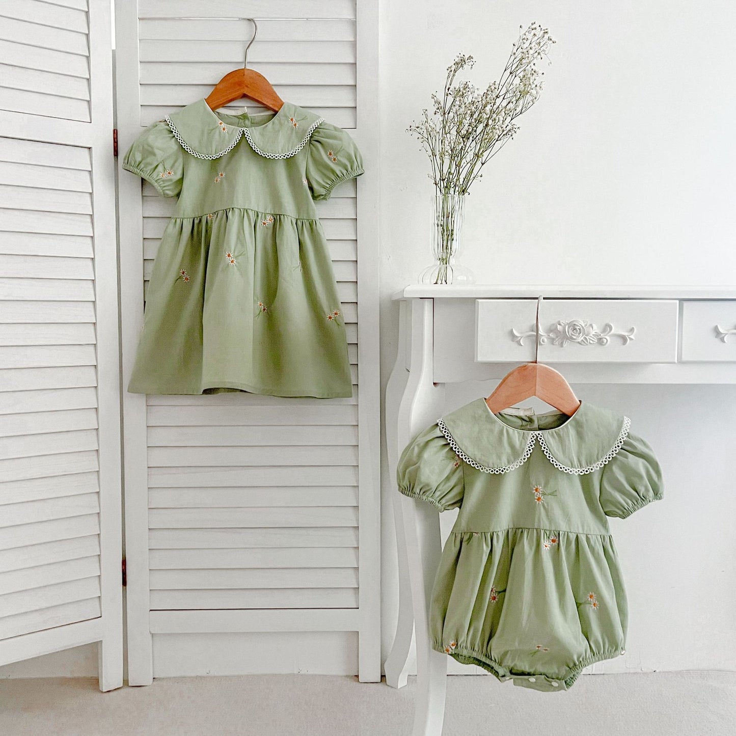 Body/Vestido Infantil con Cuello de Flores