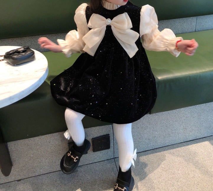 Vestido infantil con lazo brillante