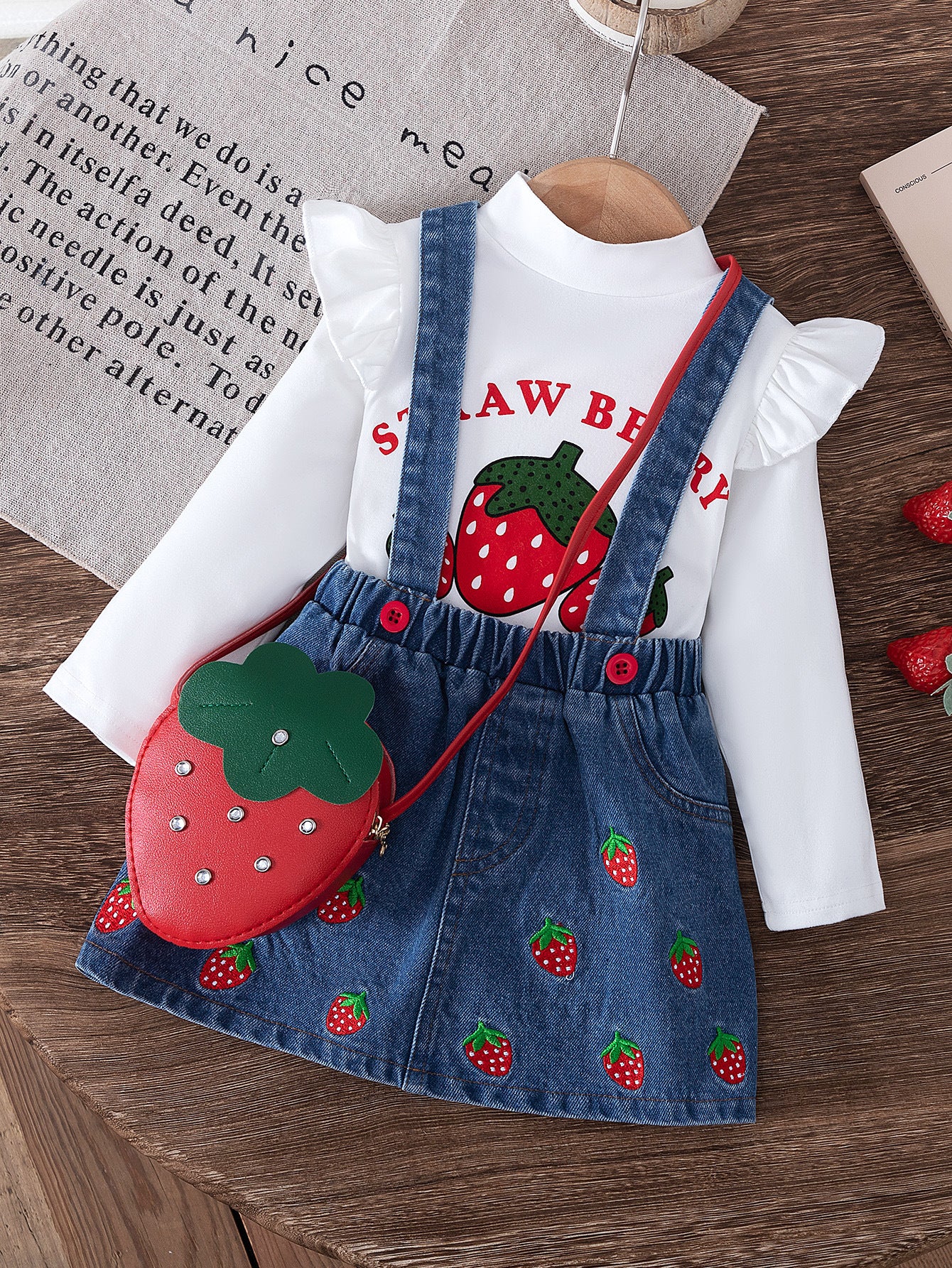 Peto infantil + blusa de fresa