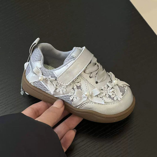 Zapatillas infantiles con flores y lazos