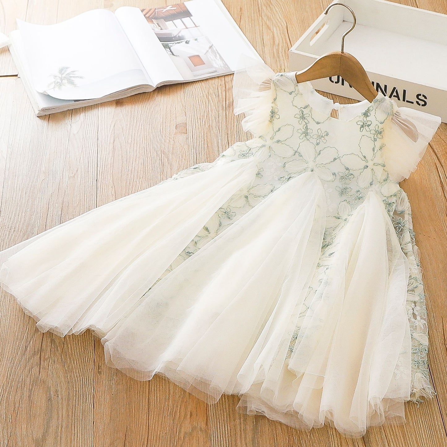 Vestido de tul floral para niña