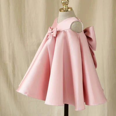 Vestido infantil con lazo rosa