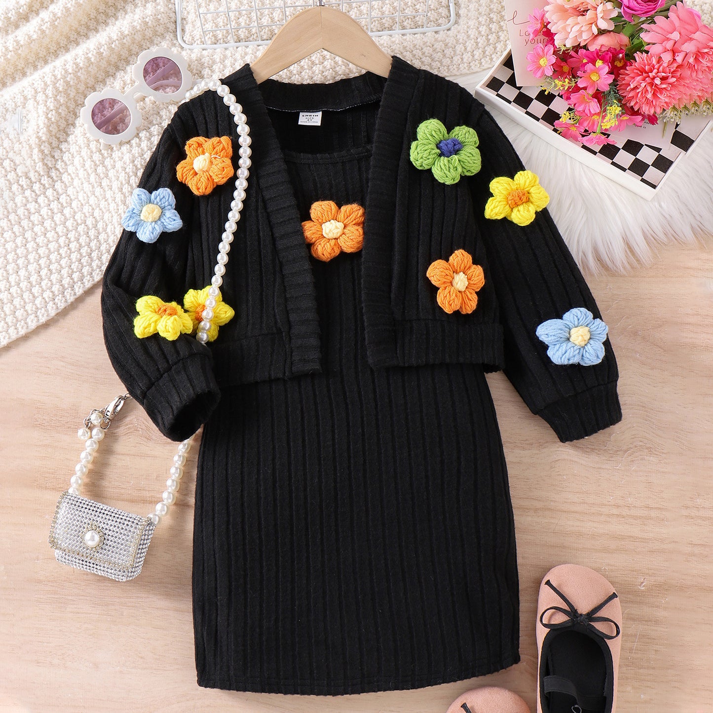 Conjunto de Niña Negro con Pequeñas Flores