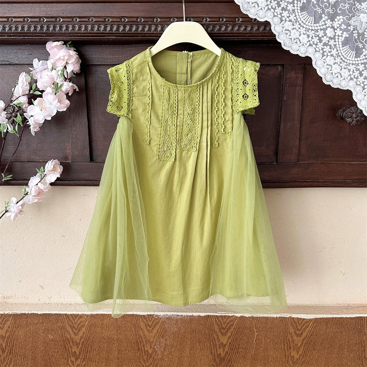 Vestido Infantil de Encaje y Tul