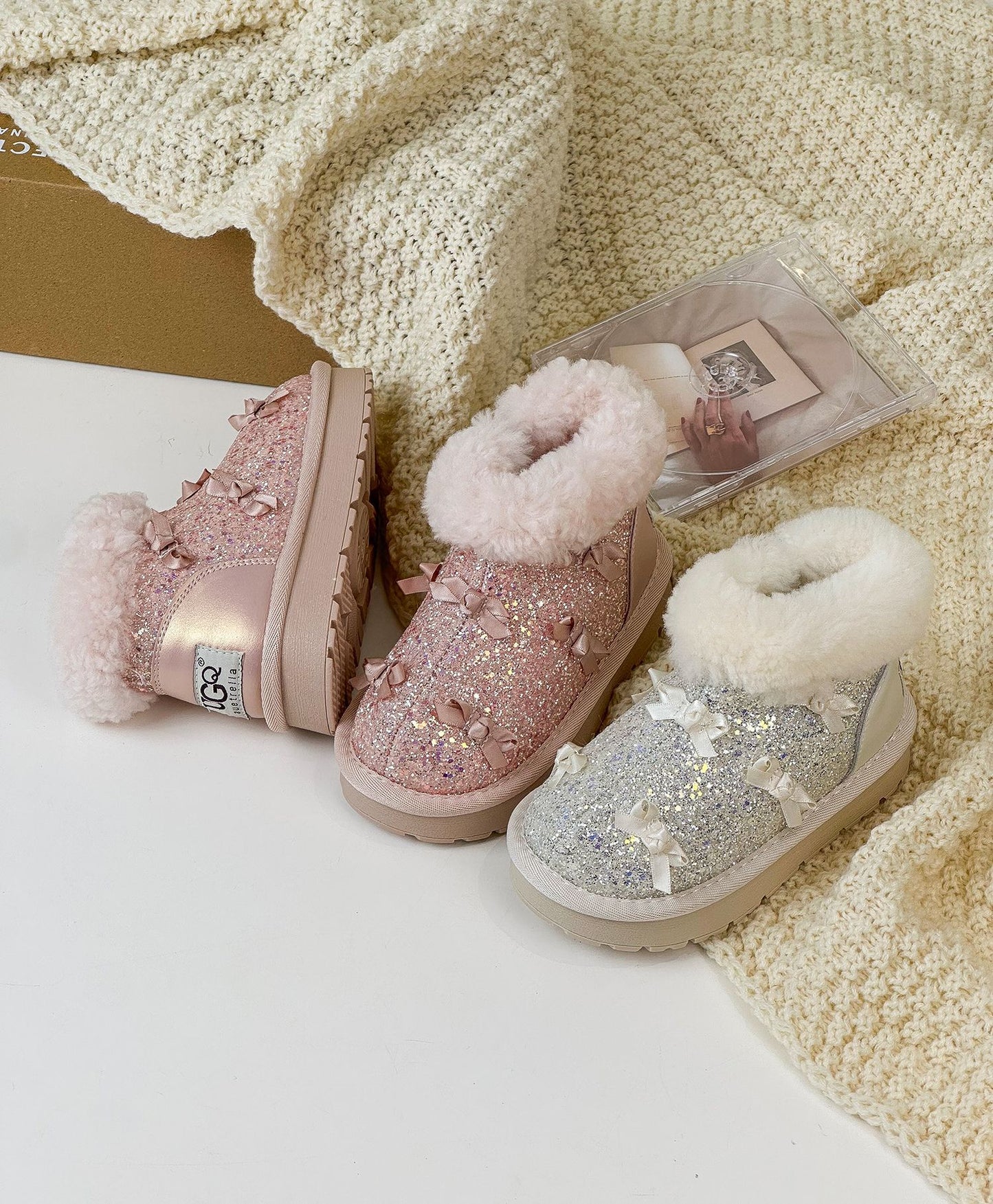 Botas de Niña Brillantes con Lazos