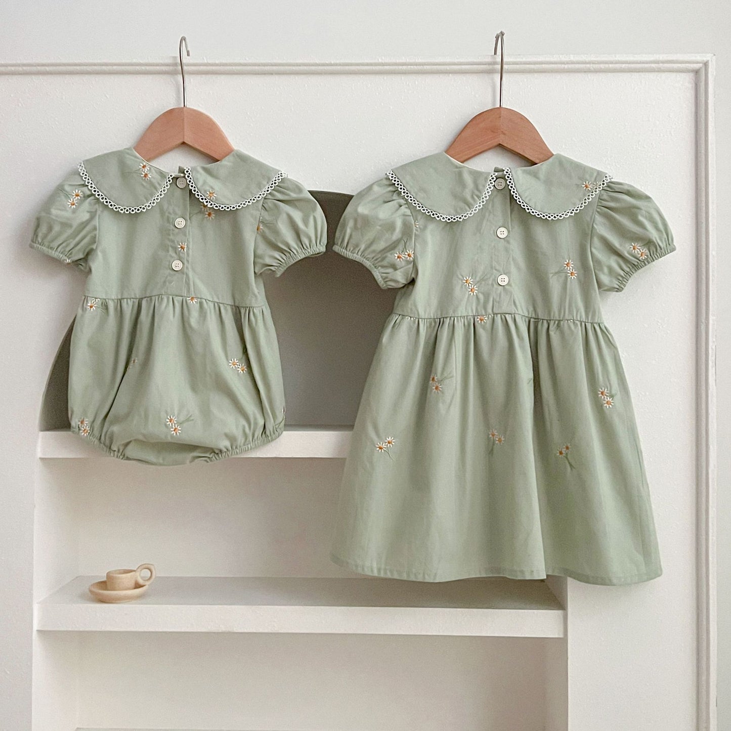 Body/Vestido Infantil con Cuello de Flores