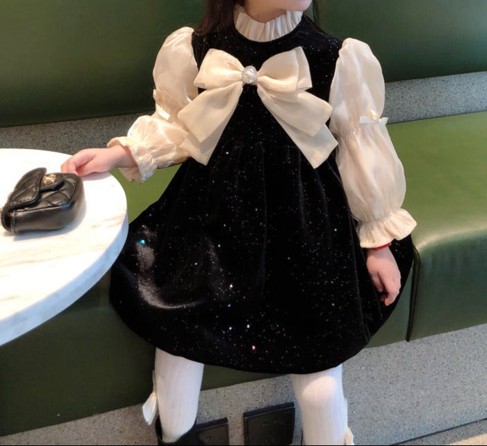 Vestido infantil con lazo brillante