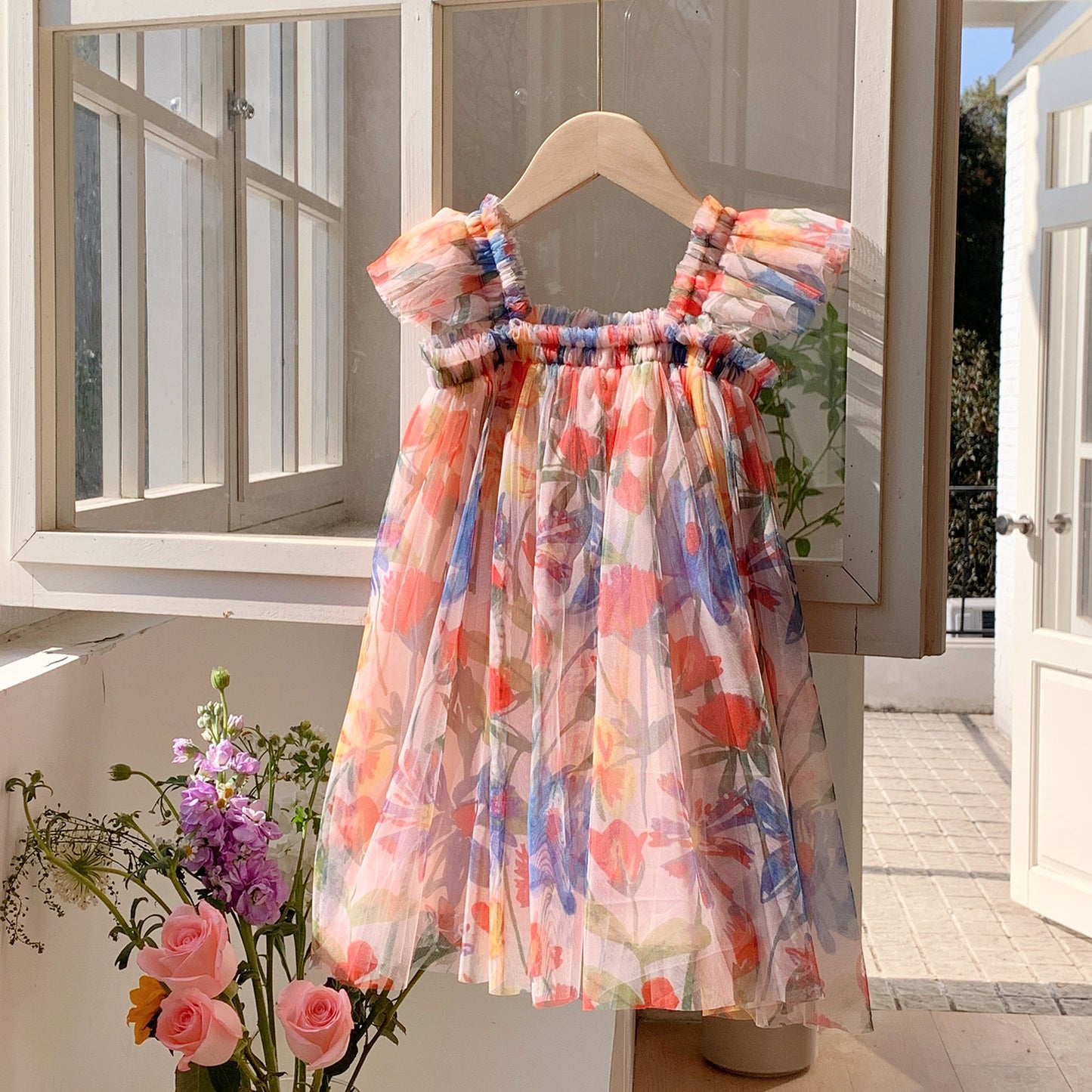 Vestido infantil de tul con flores