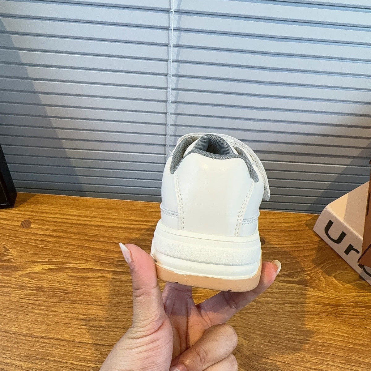 Zapatillas Blancas Con Velcro para Niños