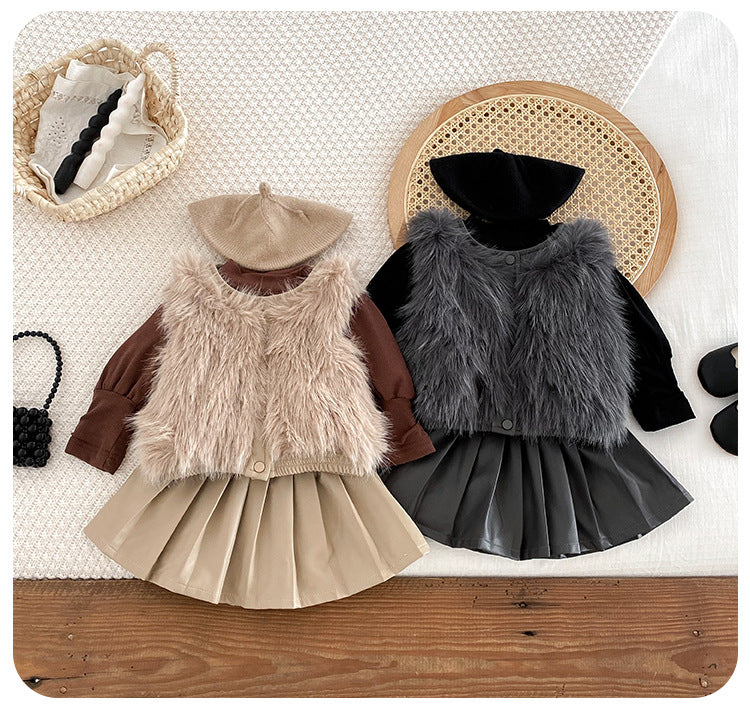 Conjunto de Niña con Pelo y Pliegues