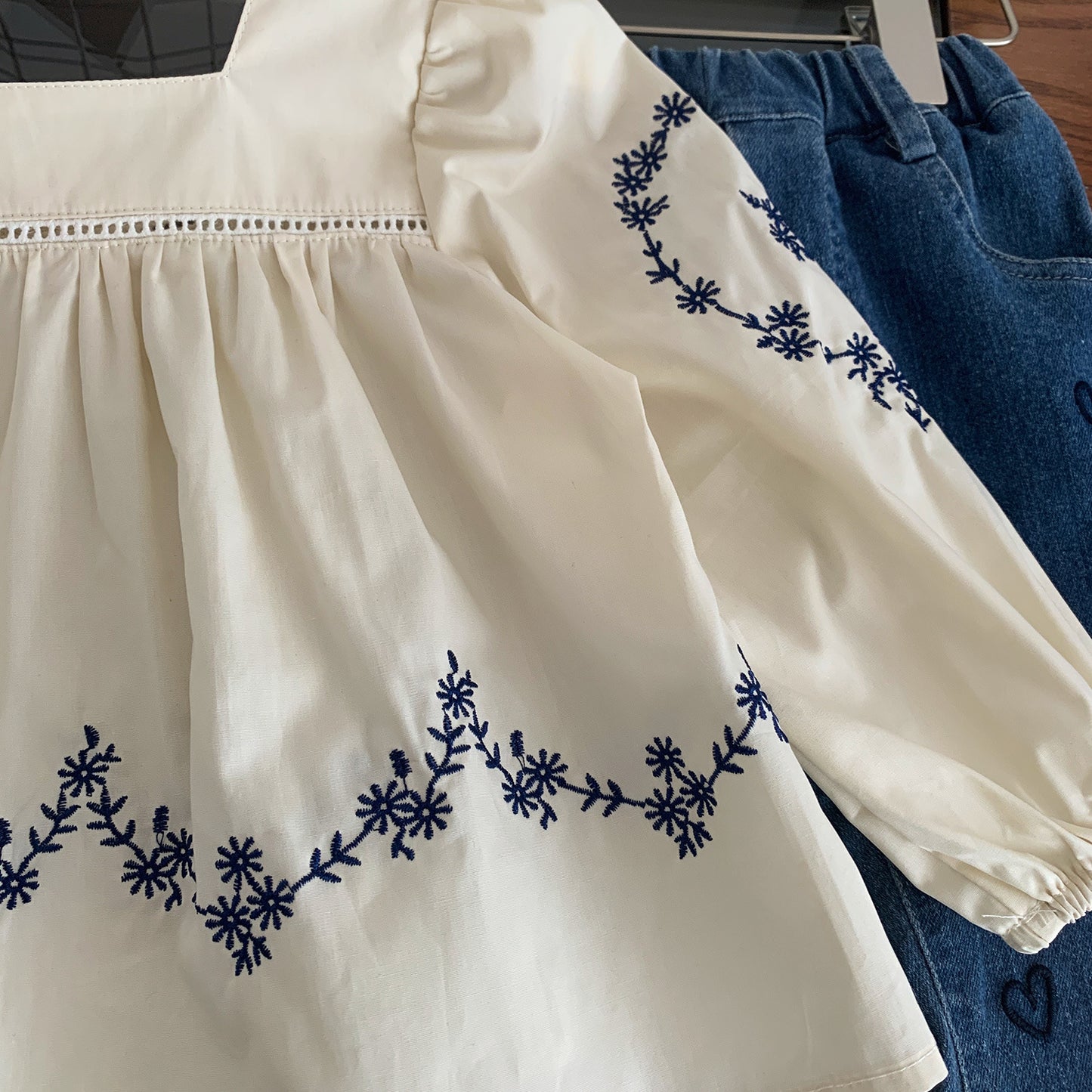 Conjunto Infantil Florzinhas + Jeans Corazones