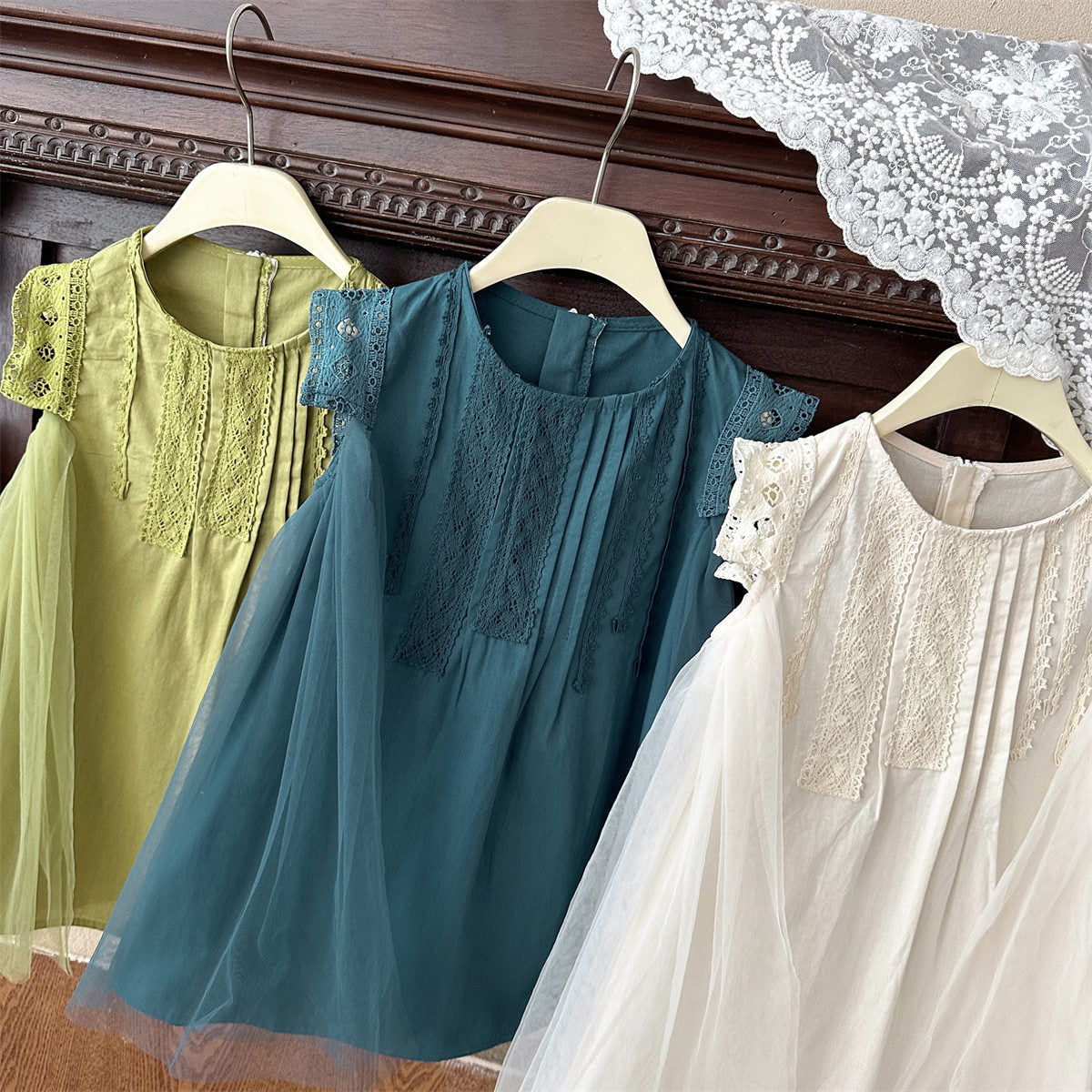 Vestido Infantil de Encaje y Tul