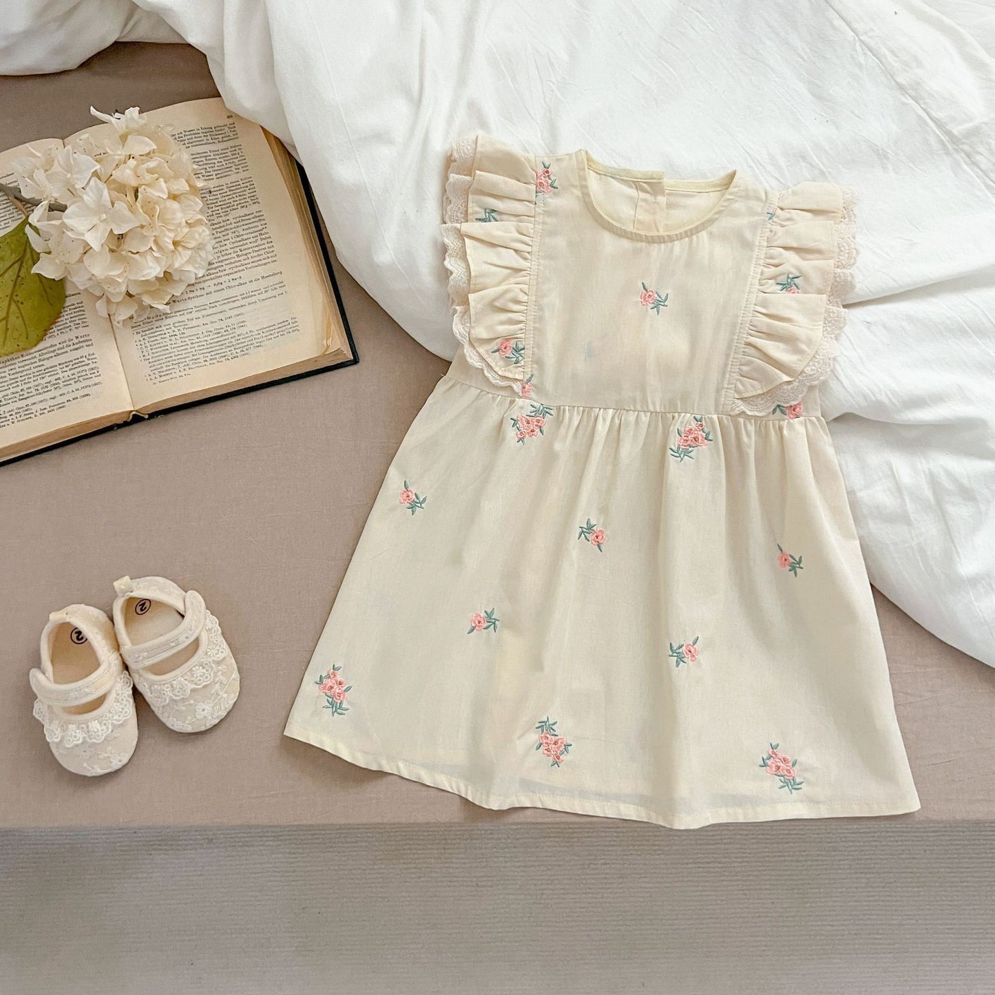 Vestido Infantil con Flores y Encaje