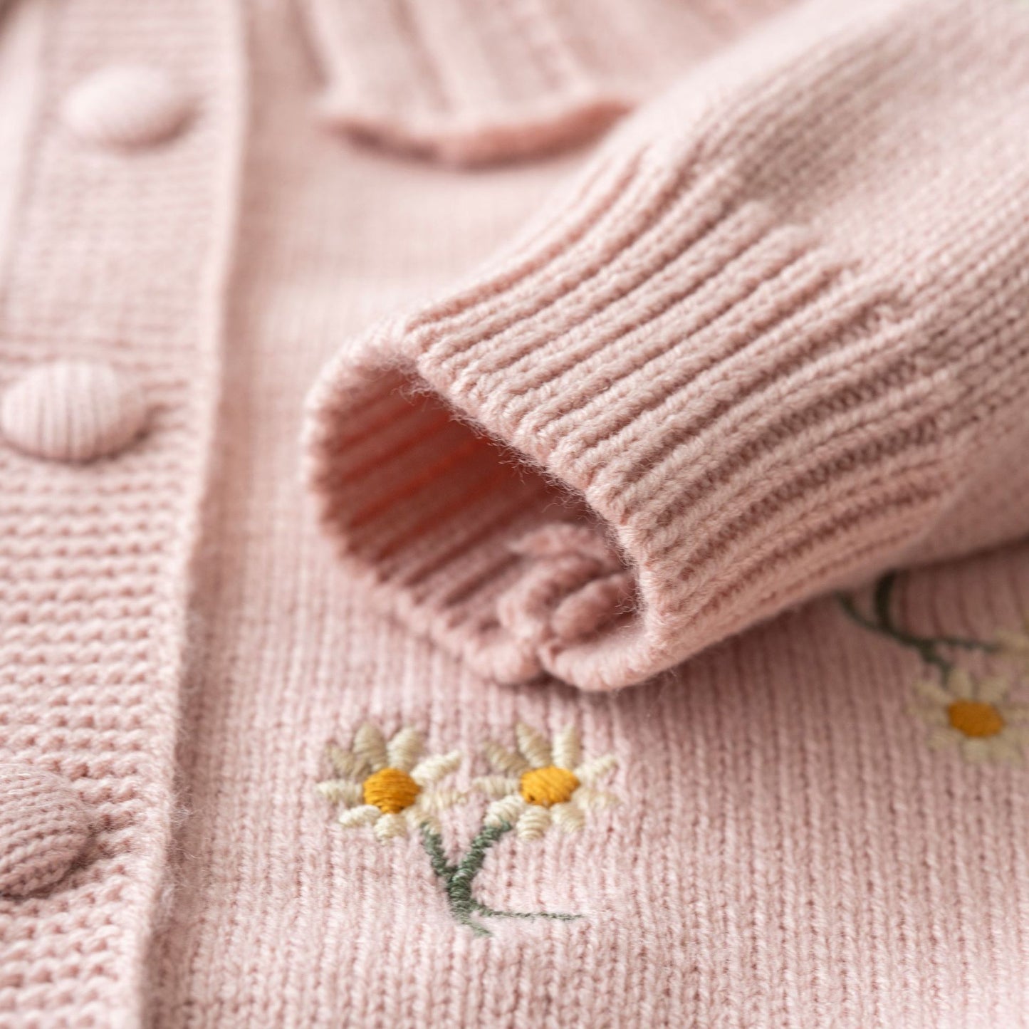 Cárdigan Infantil con Cuello y Flores