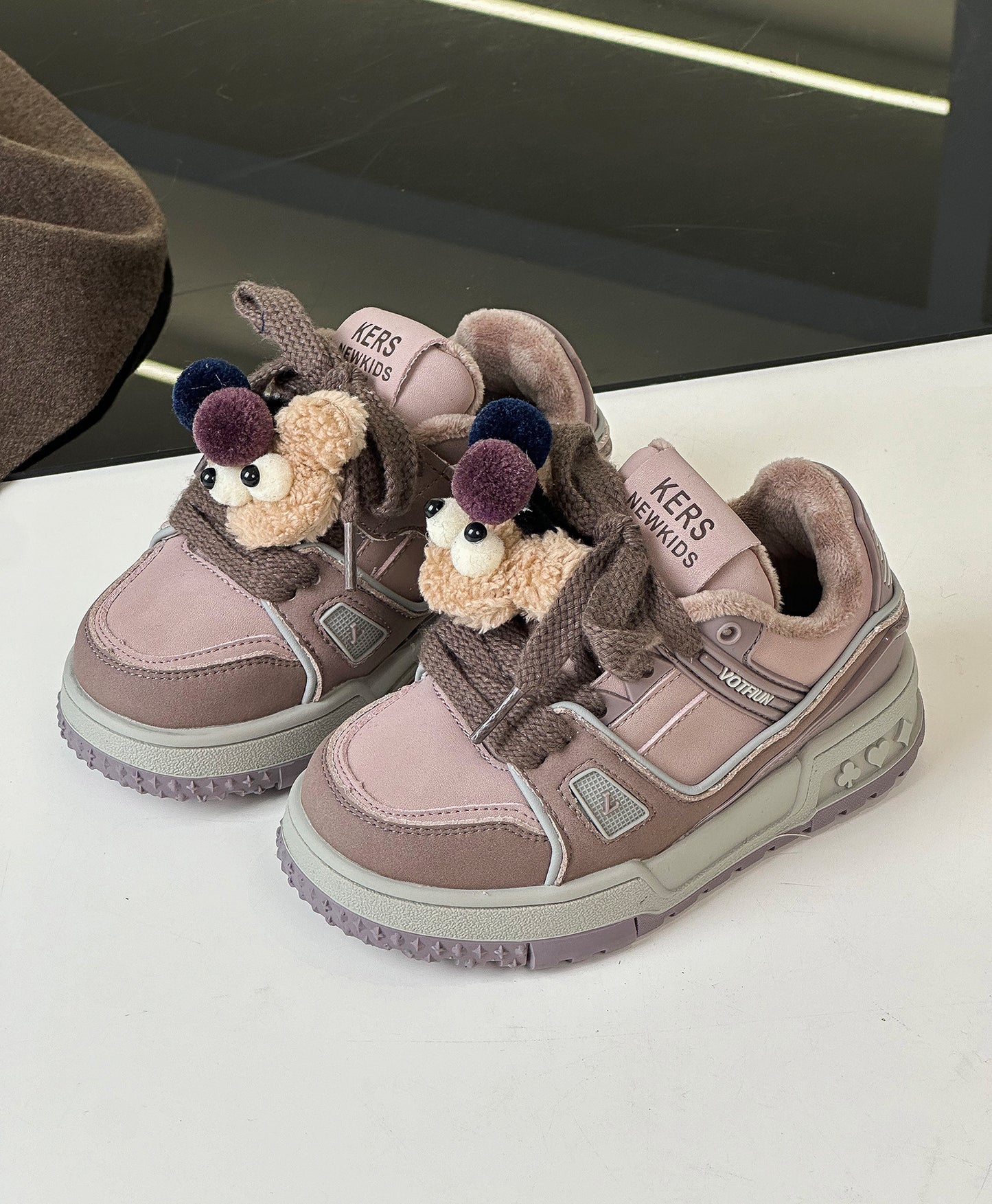 Zapatillas Deportivas Infantiles de Felpa con Pompones
