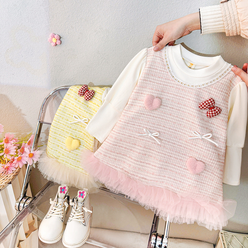 Vestido infantil con corazones y lazos