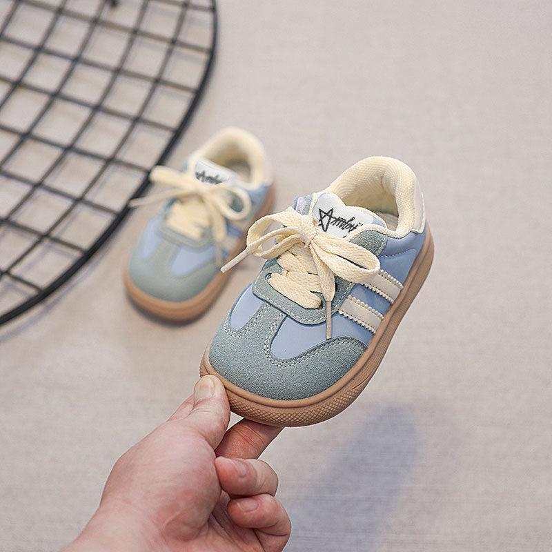 Zapatillas Infantiles con Cordones y Rayas