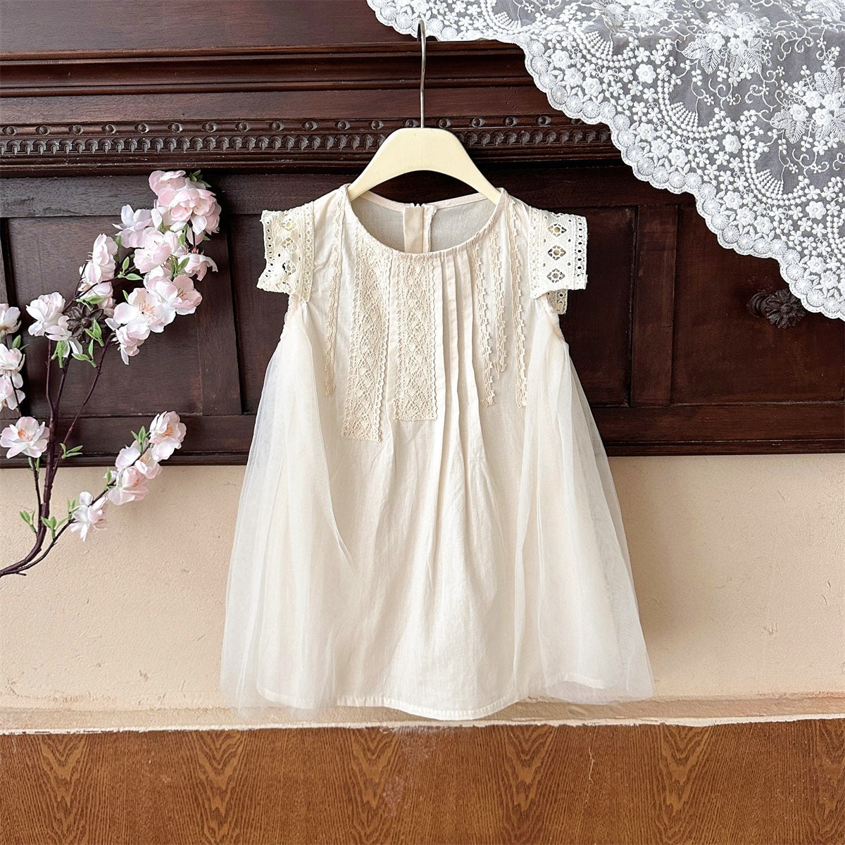 Vestido Infantil de Encaje y Tul