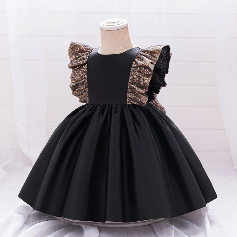 Vestido infantil con mangas voladoras