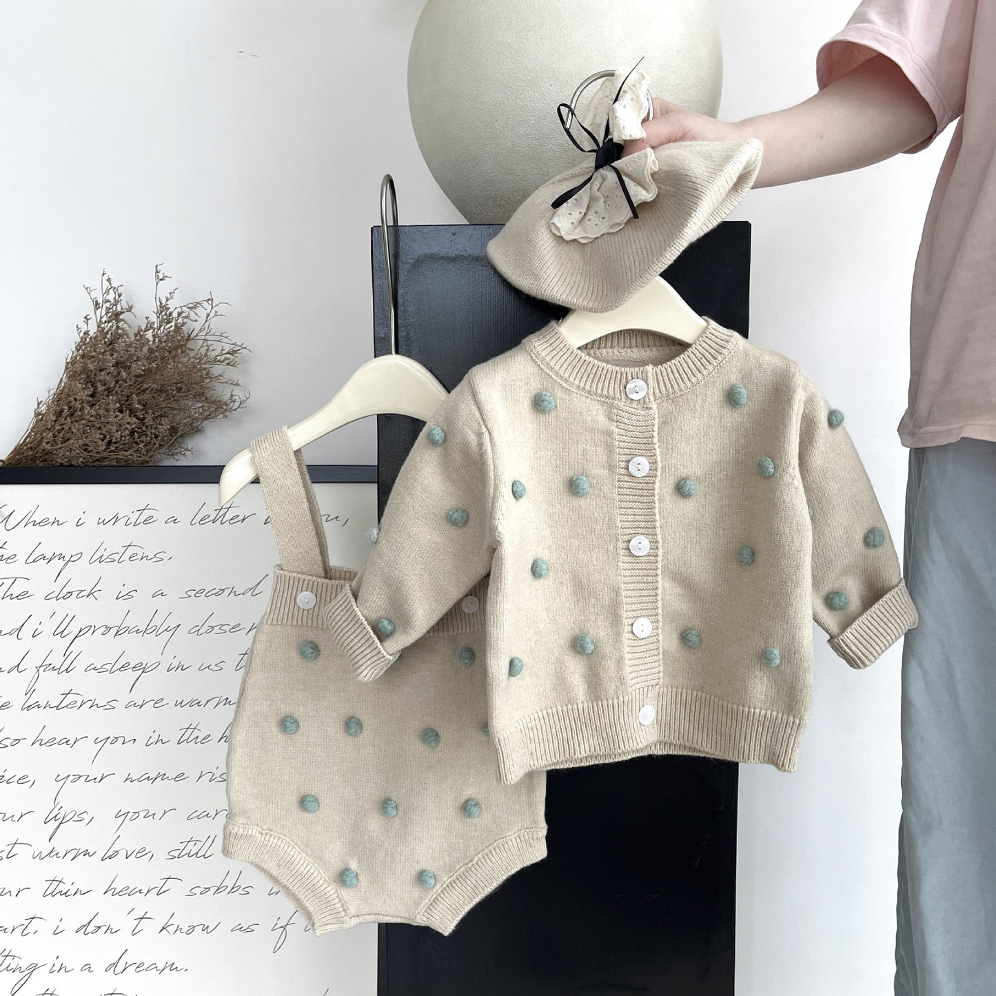 Conjunto de Punto para Niña Con Lunares