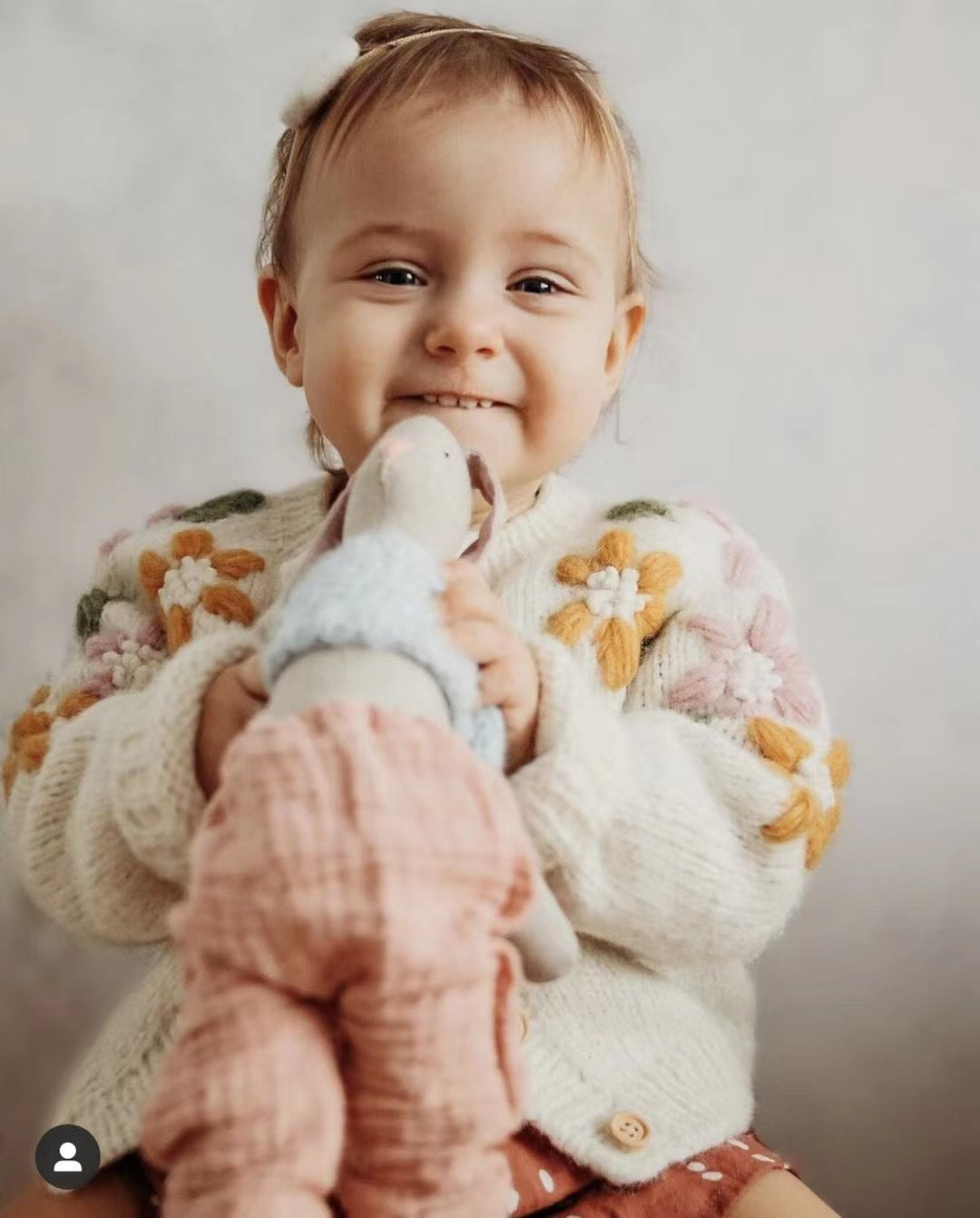 Cárdigan infantil de punto con flores