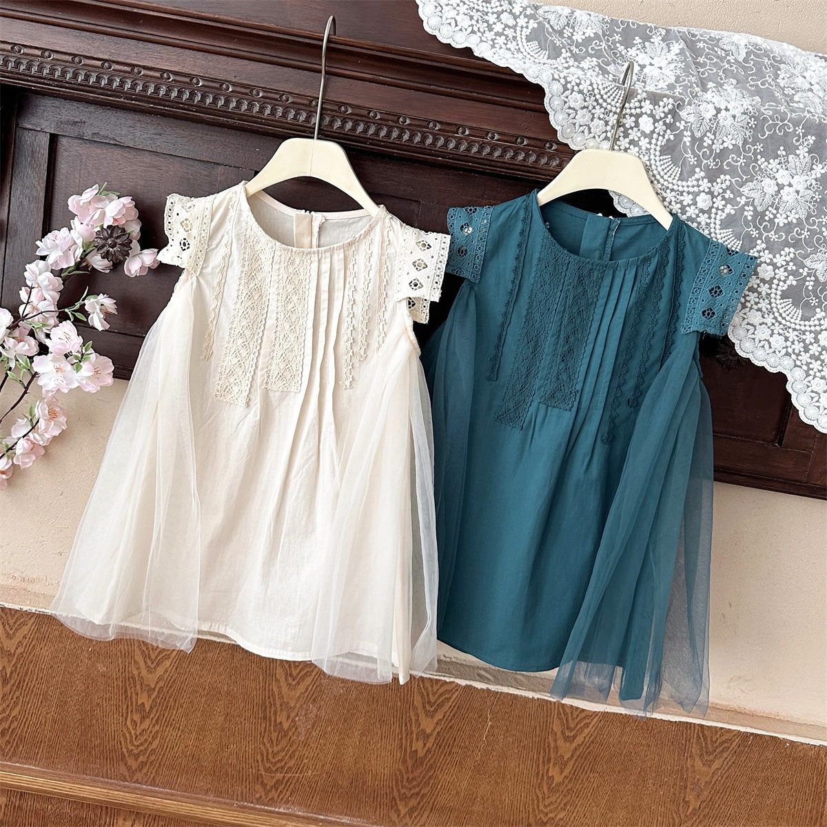 Vestido Infantil de Encaje y Tul