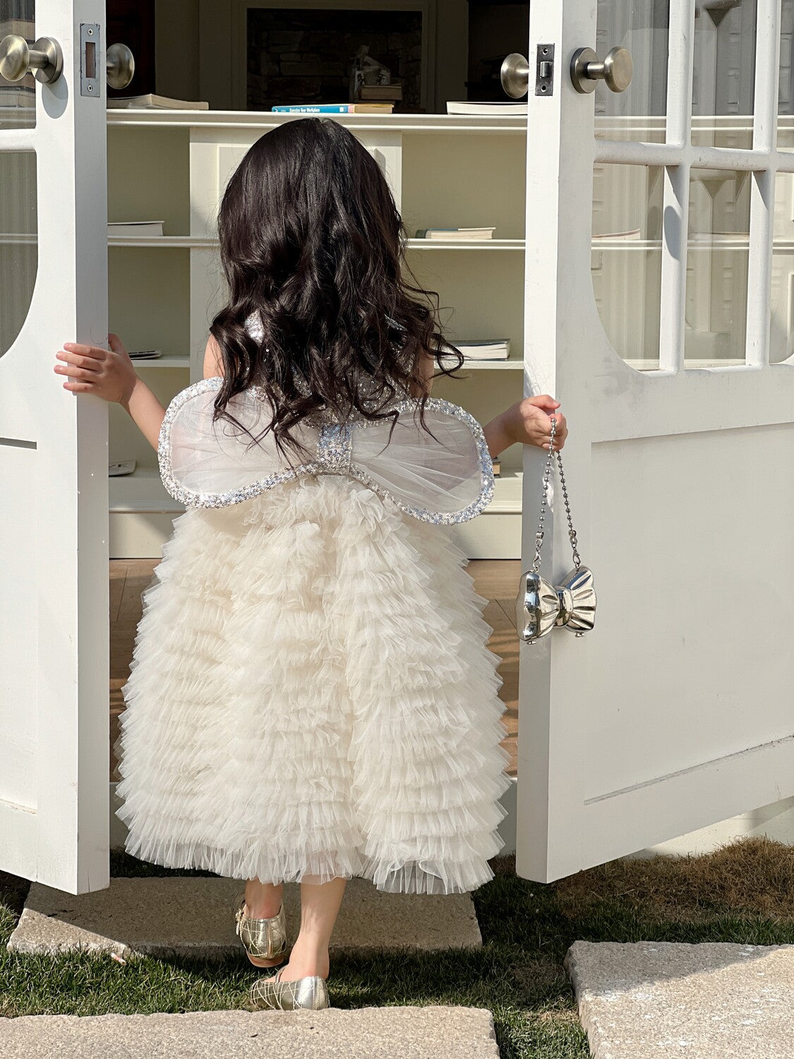 Vestido infantil brillante con alas