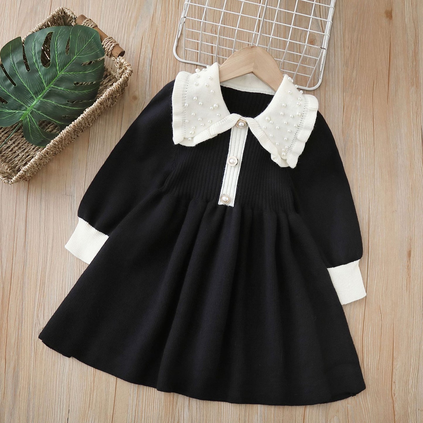 Vestido infantil de punto con perlas