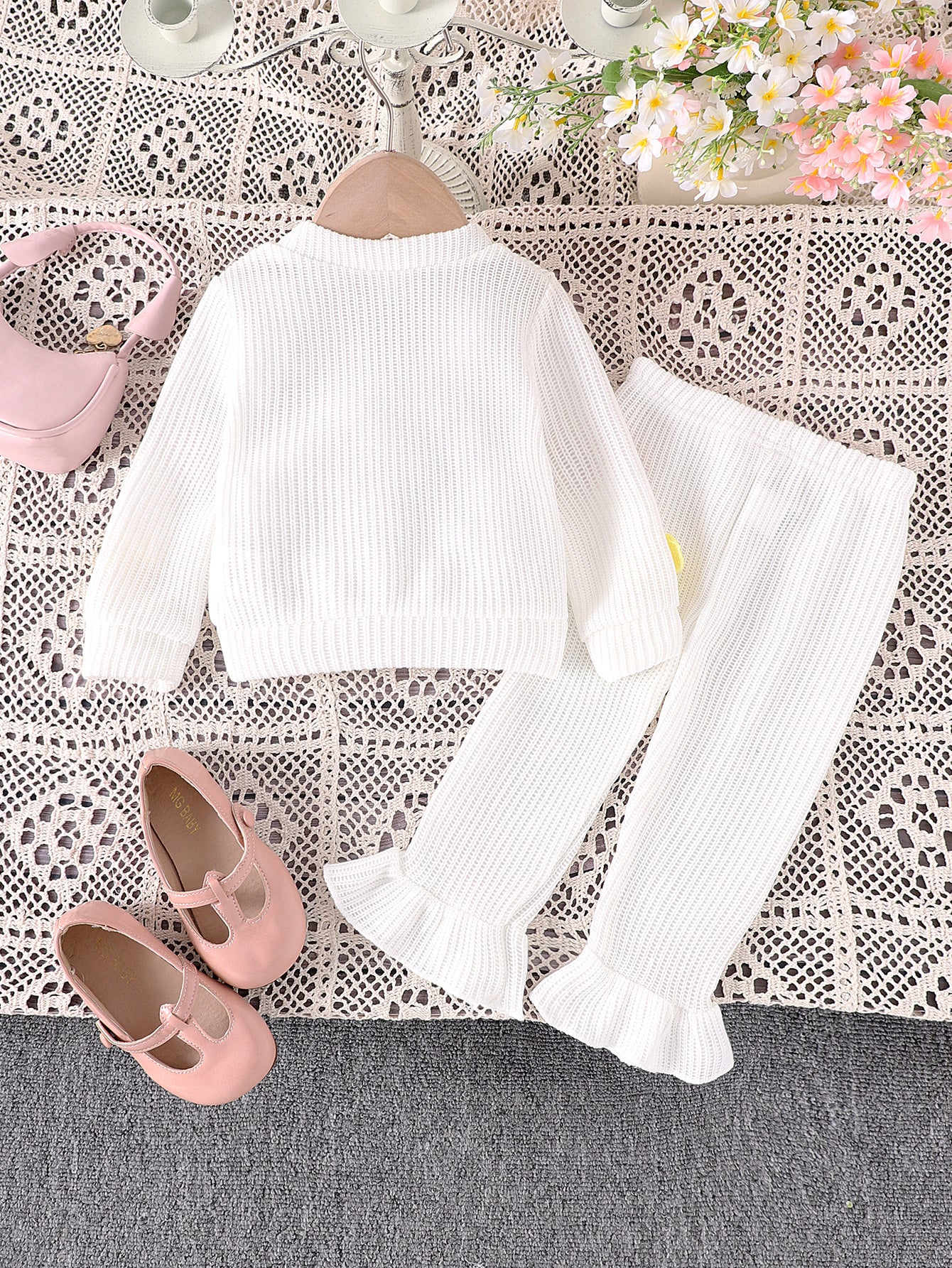 Conjunto de Punto para Niñas con Lazos