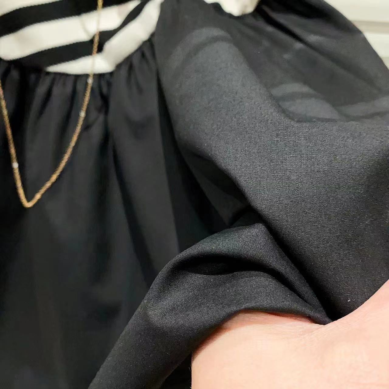 Vestido Infantil de Rayas Negras