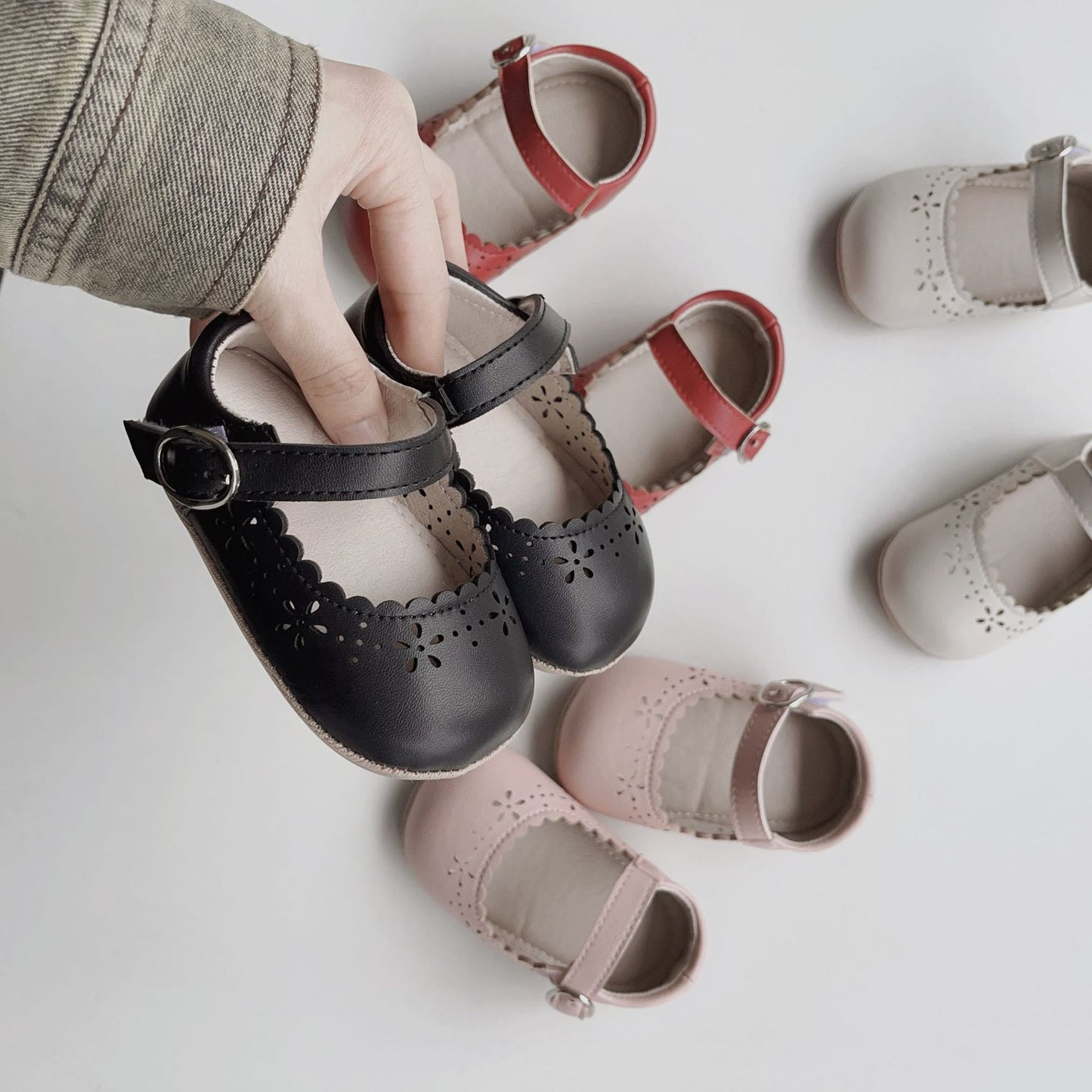 Zapatos Furadinho Niño de Mujer