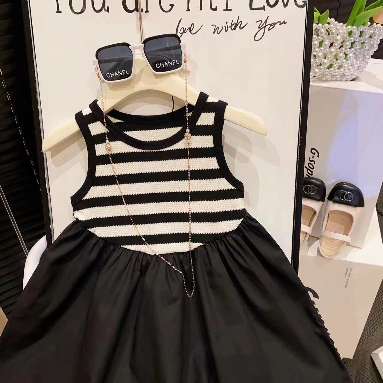 Vestido Infantil de Rayas Negras