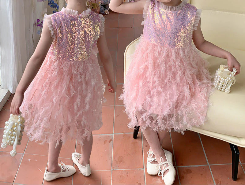 Vestido Infantil de Plumas Brillantes