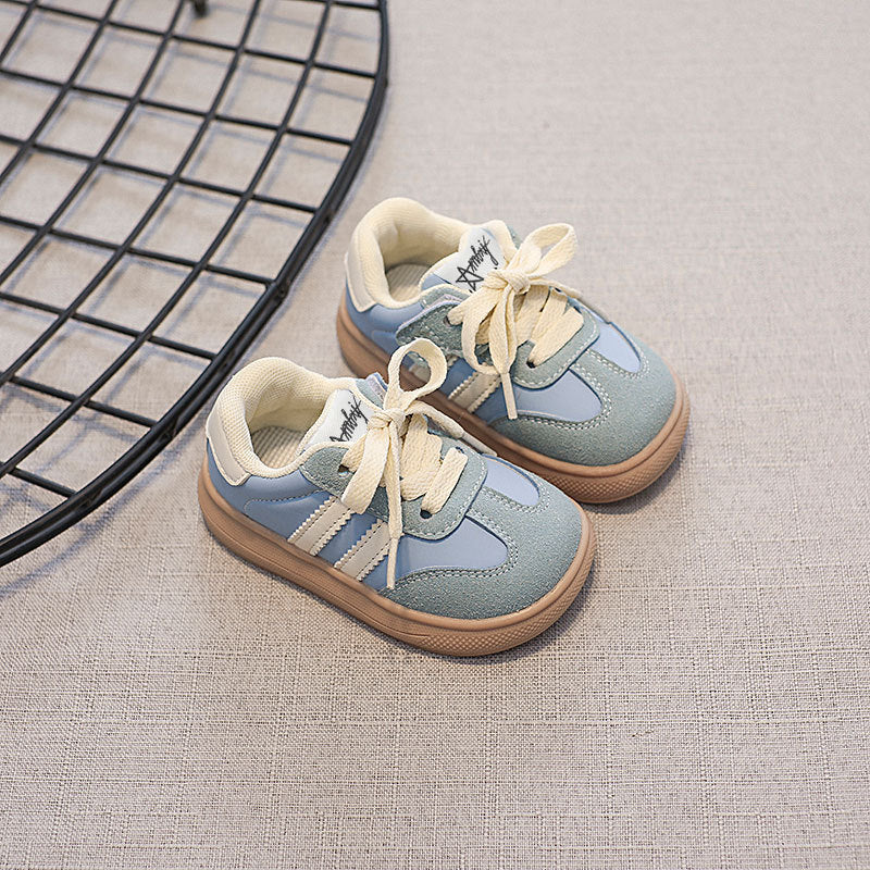 Zapatillas Infantiles con Cordones y Rayas