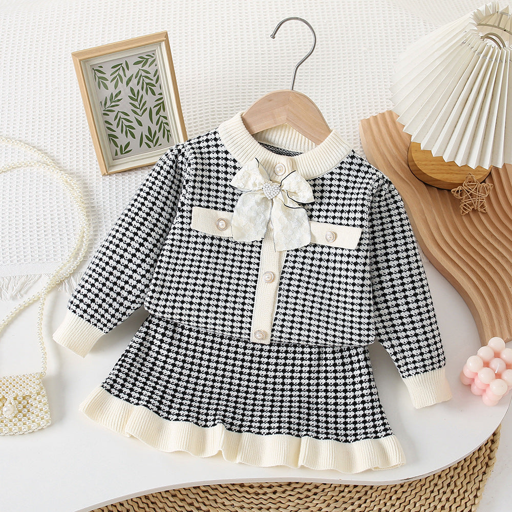 Conjunto de punto a cuadros para niña con lazo