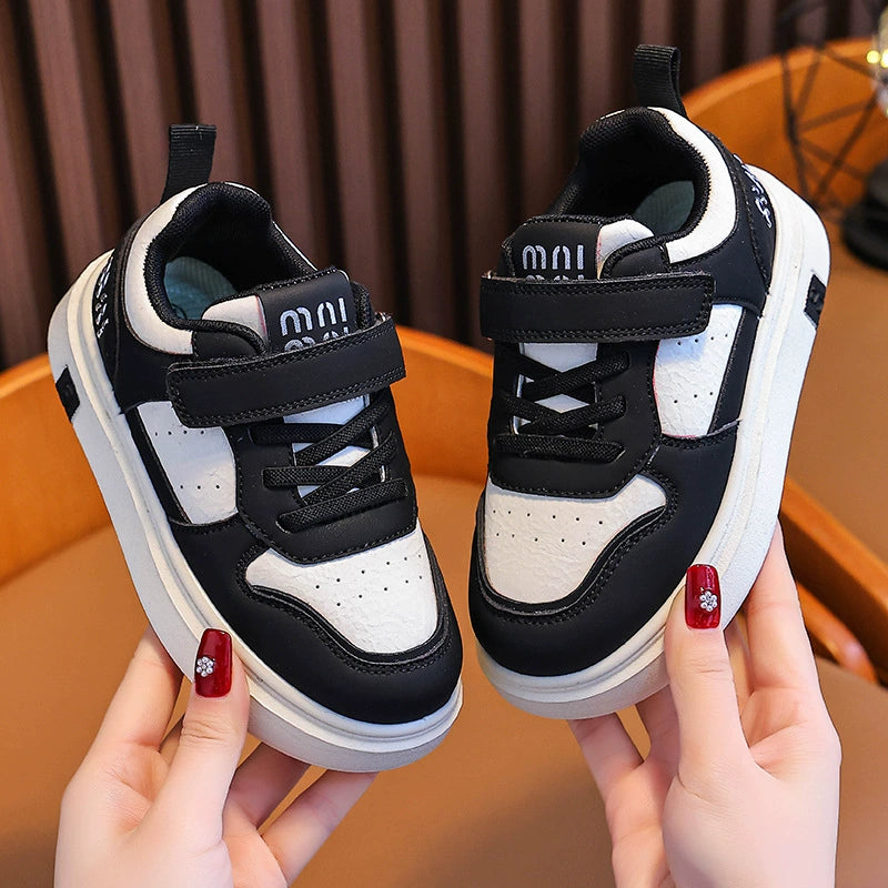 Zapatillas deportivas para niños con estilo velcro