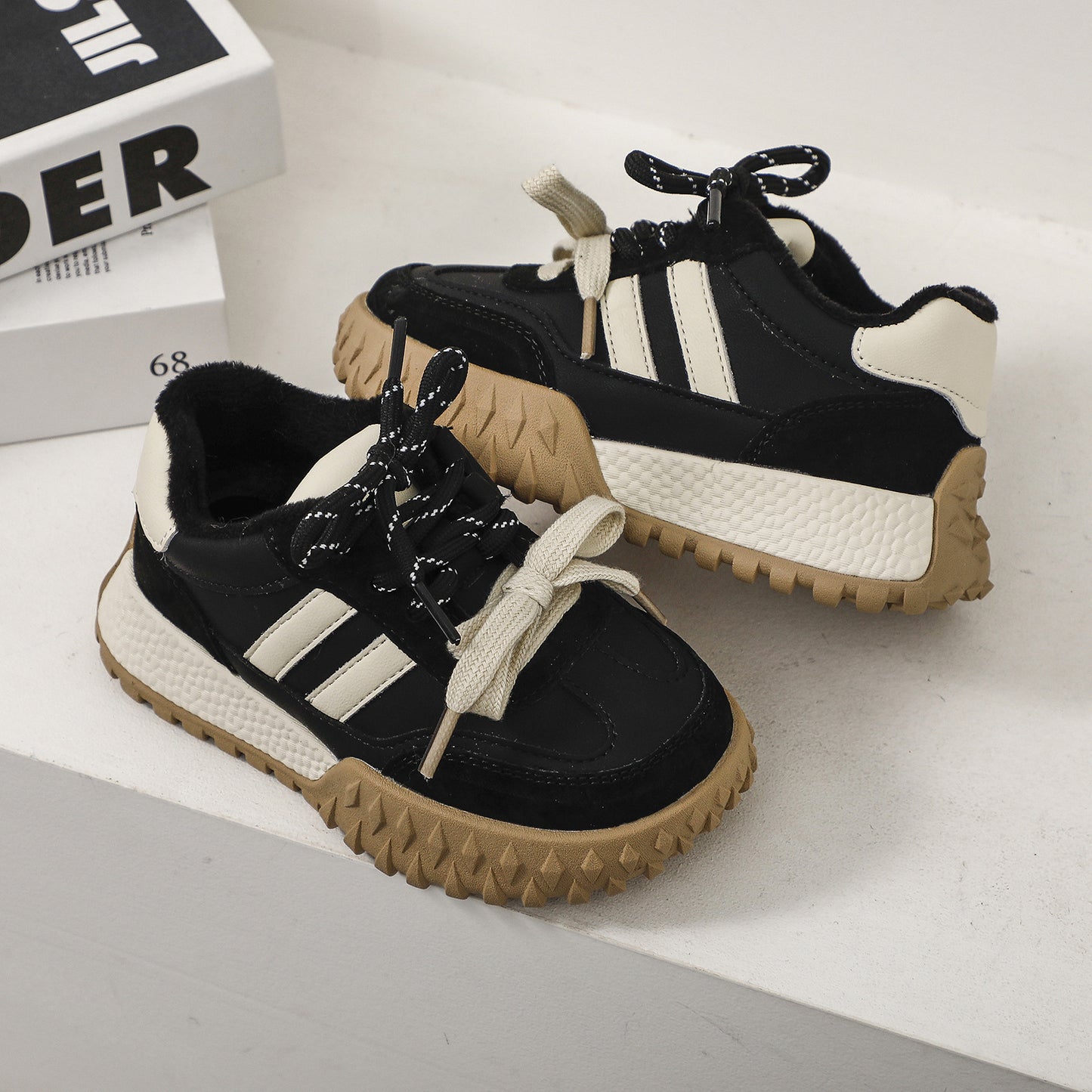Zapatillas Modernas con Cordones Para Niños