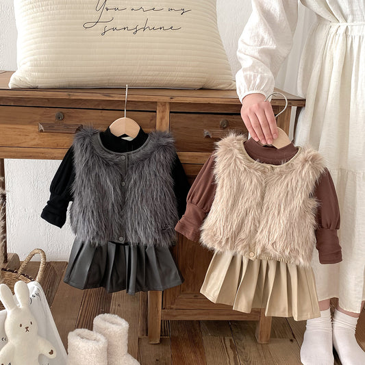 Conjunto de Niña con Pelo y Pliegues