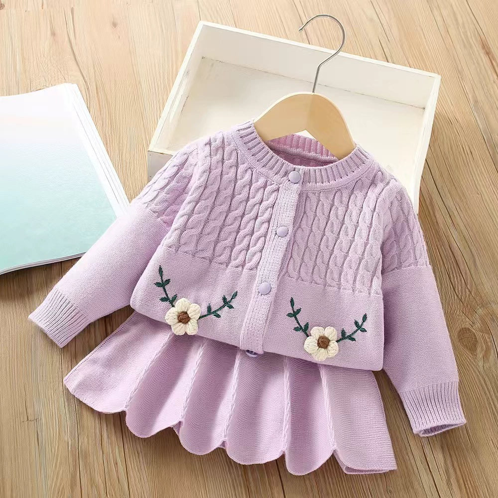 Conjunto de punto con flores para niña