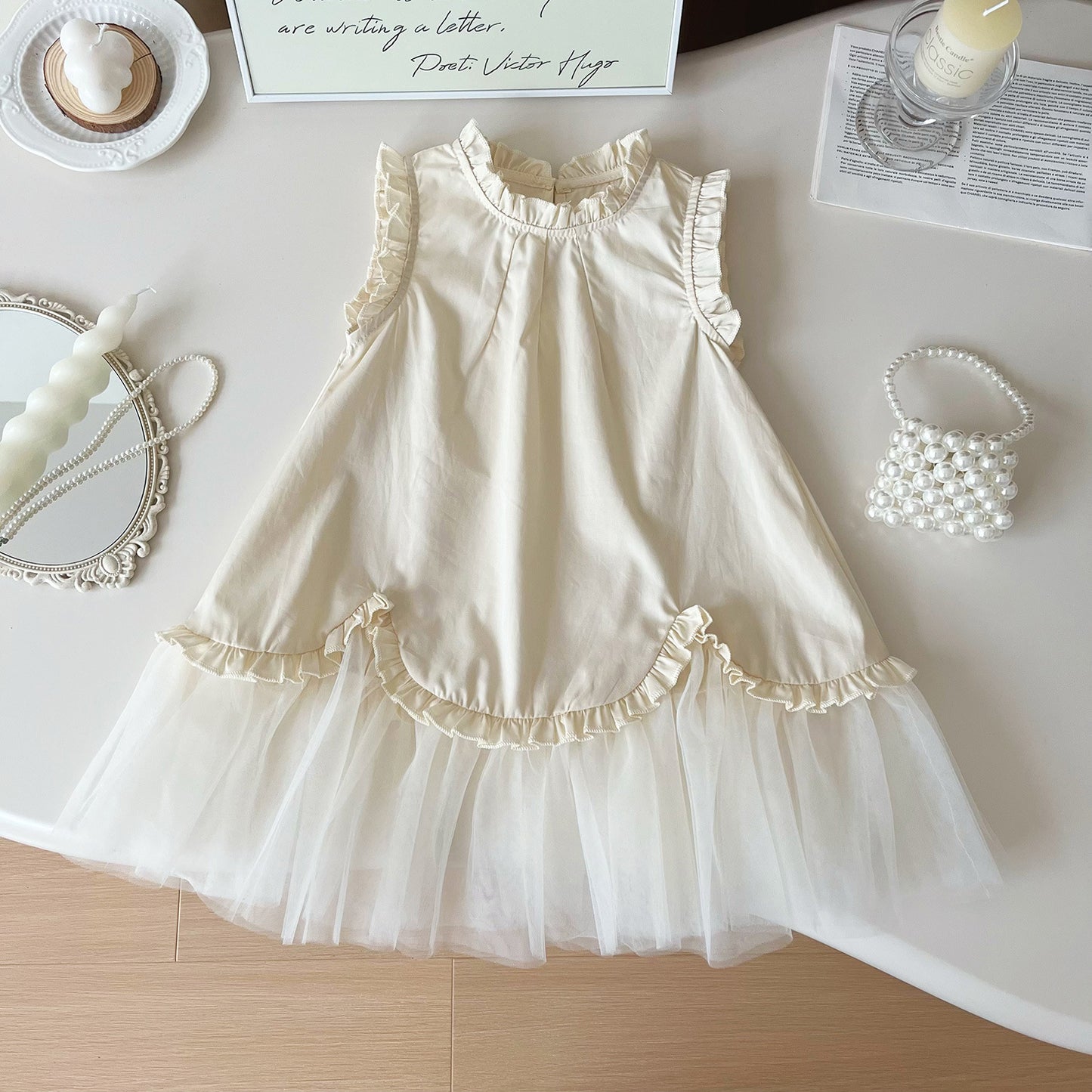 Vestido infantil con dobladillo de tul